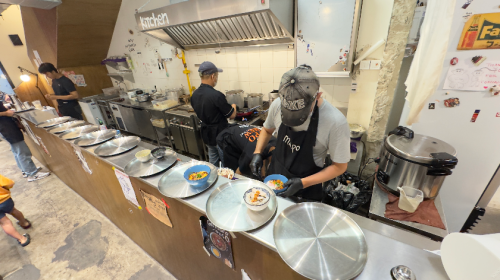 DriVacation 2026 : Review Jujur, Kulineran di Tangsel Sambil Nunggu Baterai Full di SPKLU Terbesar