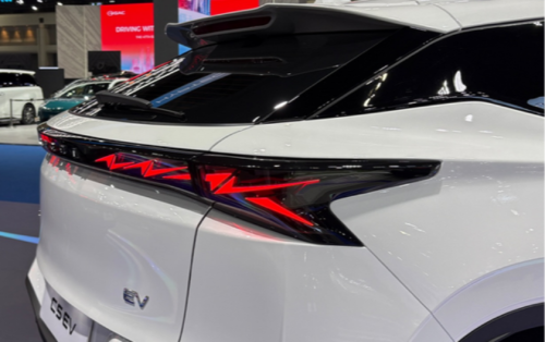 Sekali Cas Bisa Tempuh 422 Km, Intip Spesifiksi Omoda C5 EV yang Agresif di BIMS 2026