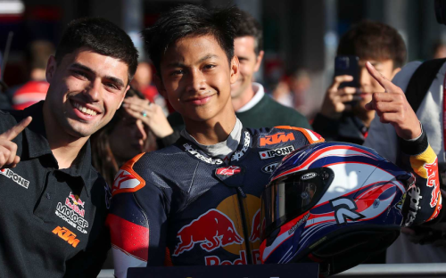 MotoGP, Start Posisi 17, Kiandra Ramadhipa Berhasil Raih Podium Utama Red Bull MotoGP Rookies 2026