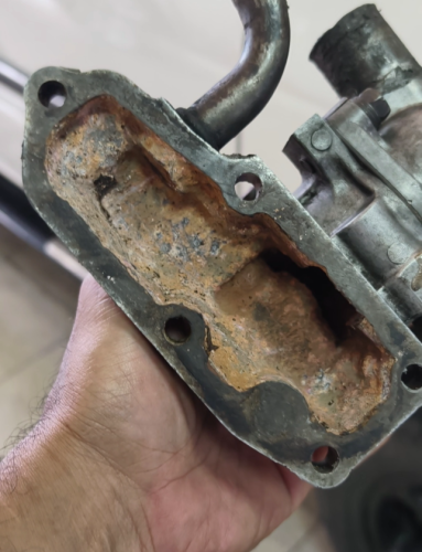 Ini Bukti Kalau Air Biasa Tidak Disarankan untuk Radiator Mobil