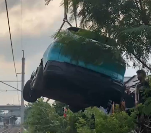 Anggota DPR Rieke Diah Pitaloka Desak Izin Taksi Green SM Dibekukan!