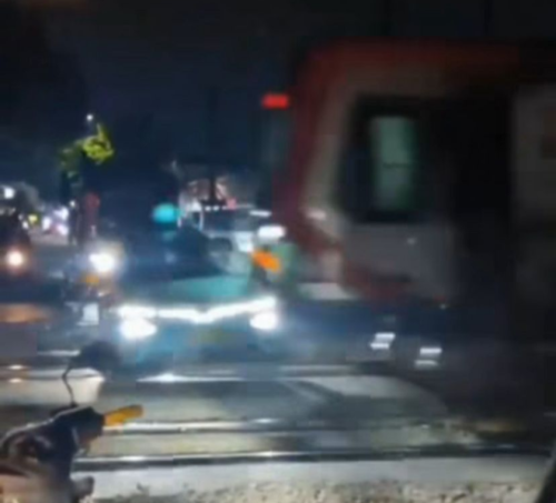 Anggota DPR Rieke Diah Pitaloka Desak Izin Taksi Green SM Dibekukan!