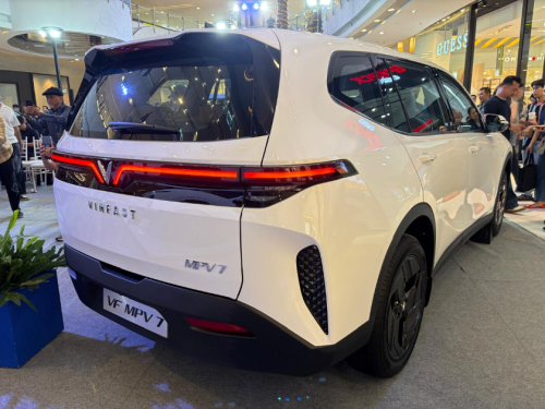 VinFast, VinFast VF 7, VinFast VF MPV 7 Resmi Dirakit di Subang, TKDN 40%, Harga Mulai Rp 345 Juta