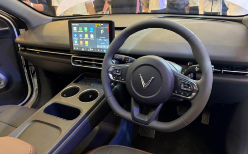 VinFast, VinFast VF 7, VinFast VF MPV 7 Resmi Dirakit di Subang, TKDN 40%, Harga Mulai Rp 345 Juta