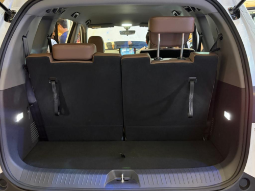 VinFast, VinFast VF 7, VinFast VF MPV 7 Resmi Dirakit di Subang, TKDN 40%, Harga Mulai Rp 345 Juta