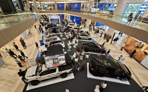 Warga Surabaya Merapat! Cari Mobil atau Motor Listrik Ada di Indomobil Expo, Banyak Promonya!