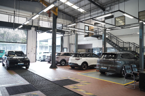 Geely, Geely Resmikan Dua Dealer di Jakarta dan Tangerang, Target 80 Dealer di Indonesia Tahun Ini