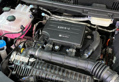 BYD, Toyota, Duel Maut MPV 7-Seater Hybrid: BYD M6 DM vs Toyota Veloz HEV, Siapa Paling Mempesona?
