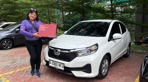 Honda, Honda Brio, Banjir Senyum, Honda Serahkan Hadiah Honda Brio kepada Pelanggan Setianya