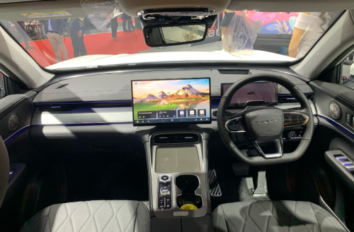 Duel SUV Hybrid, Toyota Innova Zenix Hybrid vs Chery Tiggo 8 CSH, Mana Lebih Unggul?