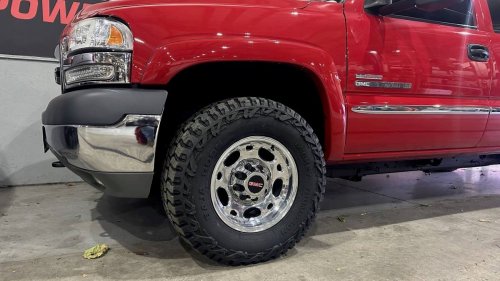 GM, Fab Shop Recreates Excellent GM Truck Wheels From the 2000s, and They’re For Sale