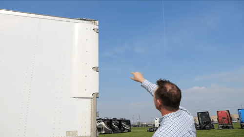 Listen to a Passionate Trucker Explain How He Gets 10 MPG From His Freightliner
