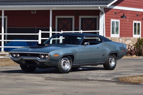 Plymouth, 1971 Plymouth Hemi GTX for Sale Just 1-of-11 With 426 V8 and Four-Speed Combo