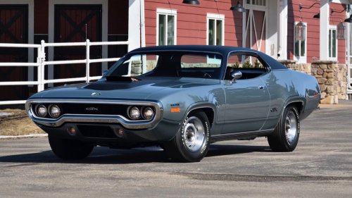 Plymouth, 1971 Plymouth Hemi GTX for Sale Just 1-of-11 With 426 V8 and Four-Speed Combo