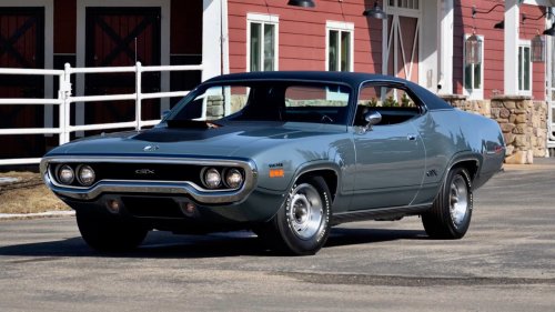 Plymouth, 1971 Plymouth Hemi GTX for Sale Just 1-of-11 With 426 V8 and Four-Speed Combo