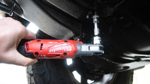 Milwaukee Gen 2 Fuel Power Ratchet Review: Pro Mechanic Specs at Consumer Pricing