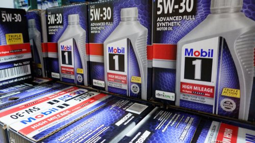 Oil Viscosity Keeps Your Engine Alive. A Scientist Just Found Its ‘Absolute Cosmic Limit’