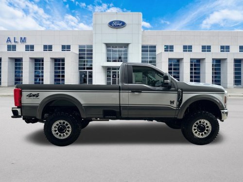 This Ford Dealer Knows How to Sell Trucks: Make Them Look Old