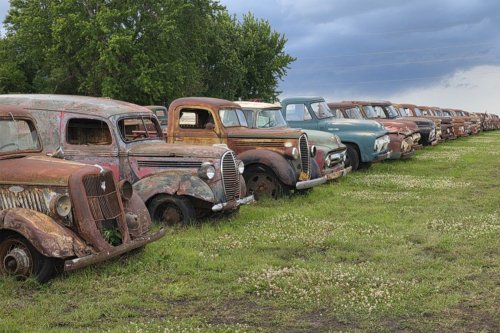 As Far As the Eye Can See: Vintage Truck Collection With More Than 300 Rigs Going to Auction