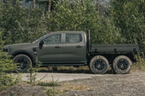 Ford Built a 6×6 Ranger Super Duty Prototype With a Tray Bed