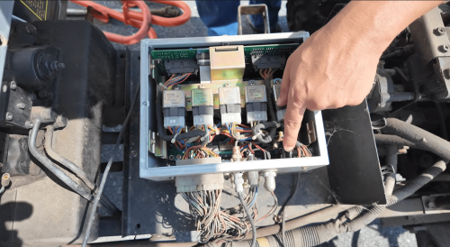 Kubota’s Remote Control Tractor Was an ’80s Flop. This Guy Just Found a Survivor