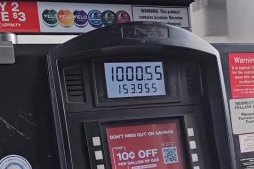 Watch a Trucker Pump $1,000 in Diesel Fuel Without Filling the Tank