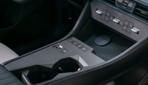 Nissan Is Done With Piano Black Plastic and Chrome. Consumers Are Sick of Fingerprints