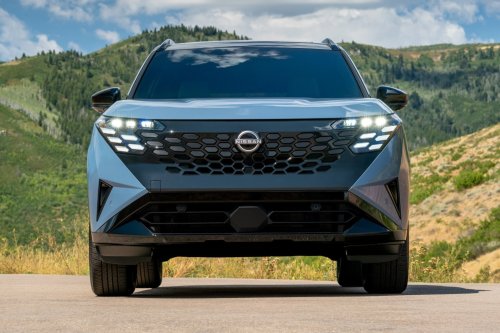 Nissan, Nissan Is Done With Piano Black Plastic and Chrome. Consumers Are Sick of Fingerprints
