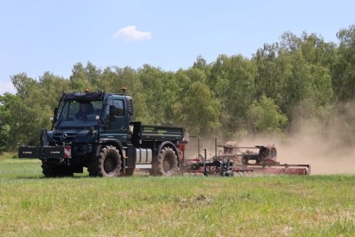 Mercedes-Benz, Große Resonanz bei den gemeinsamen Grünlandfeldtagen von Mercedes-Benz Special Trucks, Henne Nutzfahrzeuge und Saphir
