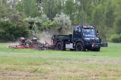 Mercedes-Benz, Große Resonanz bei den gemeinsamen Grünlandfeldtagen von Mercedes-Benz Special Trucks, Henne Nutzfahrzeuge und Saphir