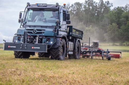 Große Resonanz bei den gemeinsamen Grünlandfeldtagen von Mercedes-Benz Special Trucks, Henne Nutzfahrzeuge und Saphir
