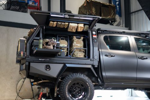 Maxfort Ubah Toyota Hilux Jadi Kendaraan Taktis