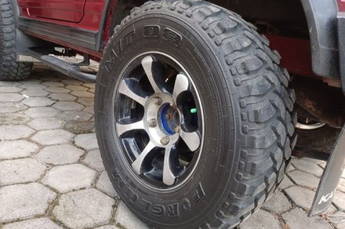 Apakah Ban Mobil Listrik Perlu Lebih Sering Dirotasi?