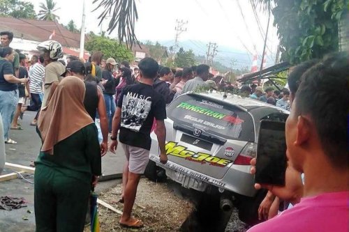 Viral Video Drag Race Kotamobagu, Mobil Hilang Kendali Tabrak Penonton