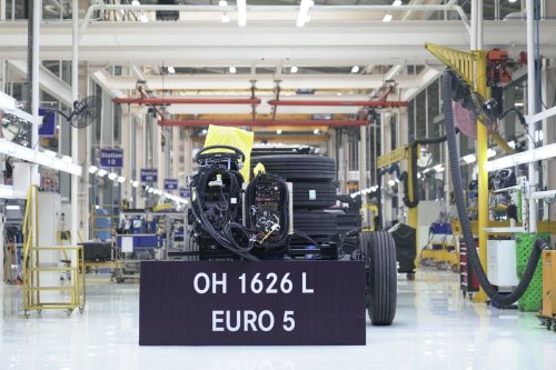 Mercedes, Produksi Cikarang, DCVMI Ekspor Perdana Sasis Mercedes 1626L Euro 5