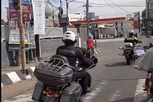 Viral, Video Rombongan Moge Terobos Lampu Merah
