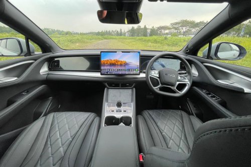 Jalan Indonesia dan Tantangan Mobil Listrik dengan Fitur Pintar