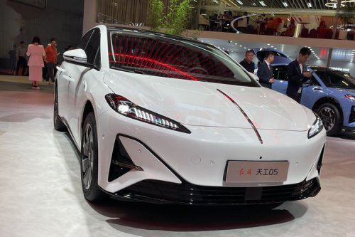 Mobil China Hongqi Masuk Indonesia Tahun Depan