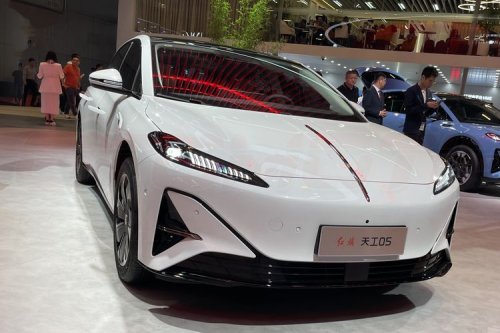 Mobil China Hongqi Masuk Indonesia Tahun Depan