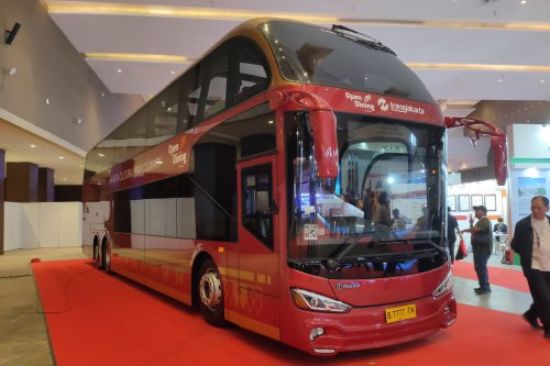 Tranjakarta Pamer Restoran Berjalan Pakai Bus Tingkat