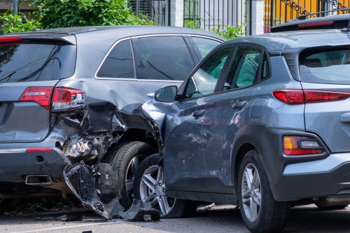 Tak Sengaja Tabrak Mobil Orang, Asuransi TPL Bisa Bayar Ganti Rugi