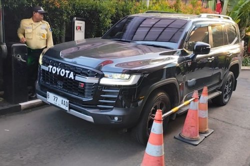 Harga Toyota Land Cruiser Bupati Bekasi Ade Kuswara Tembus Rp 2,7 M