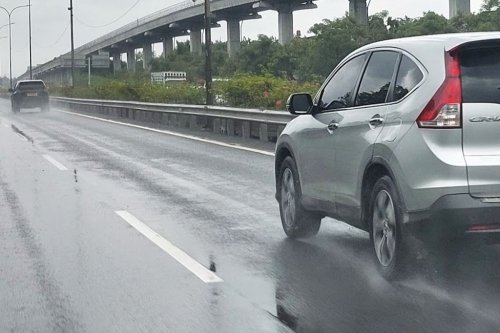Musim Banjir: Ganti Baru Ban Mobil, Cek Harga Per Juli 2025
