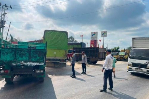 Truk Sering Turun ke Bahu Jalan, Baut Roda Bisa Patah