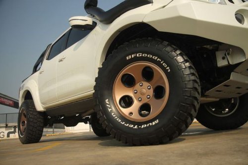 Ganti Ban yang Sudah Botak, Cek Harga Ban Mobil April 2026