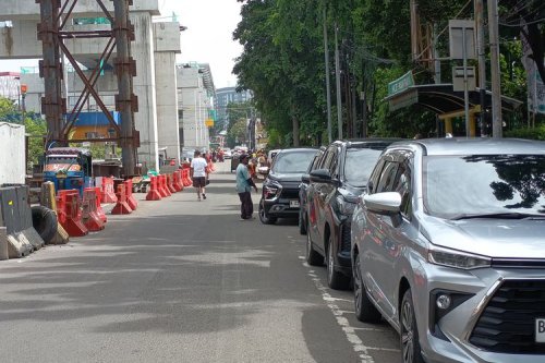 Risiko Interior Mobil Bila Sering Parkir di Luar Kena Sinar Matahari