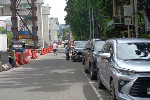 Risiko Interior Mobil Bila Sering Parkir di Luar Kena Sinar Matahari