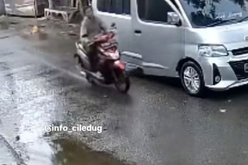 Sering Tabrak Pintu Mobil yang Dibuka, Pemotor Harus Lebih Antisipatif
