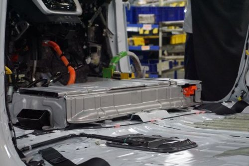 Menghindari Kerusakan Baterai Mobil Hybrid saat Jarang Dipakai