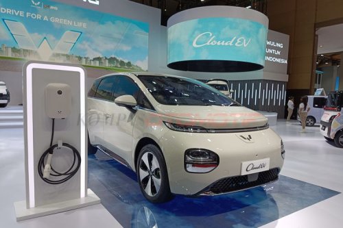 Wuling, Update Harga Wuling Cloud EV: Nyaman dengan Sofa Mode
